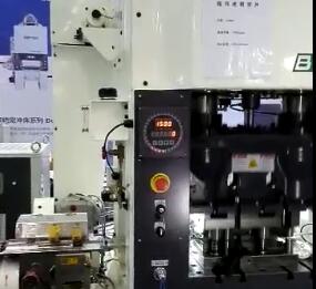高速夹式午夜精品久久久久久久91蜜桃冲床压视频